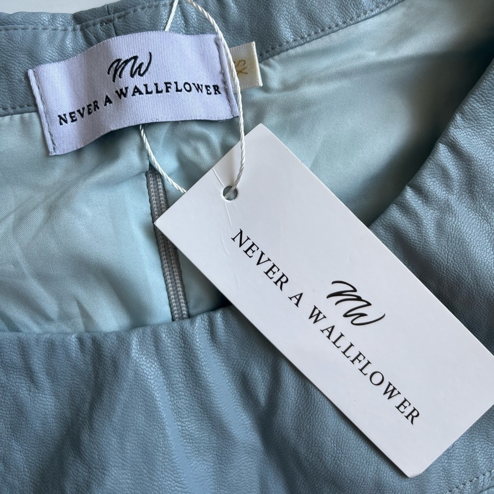 Elegant Blue Puff Sleeve Crop Top - Picture 4 of 10